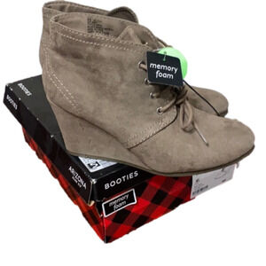 Memory Foam Wedges Taupe size 8 tie up booties fall footwear boots comfortable
